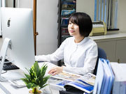 【社員紹介2】
前職ではルーティンワークの繰り返しで、スキルアップを求め転職しました。 「まずは自分で調べる」が当社の社風ですので、時にはつまづくこともありますが、新しくできることが格段に増えました。