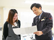 年齢が近いスタッフが多く、社員同士の距離も近いので、入社間もないスタッフだけでな、社歴が長いスタッフであっても気軽に相談し合える環境が整っています。わからないことがあればすぐに相談できる環境です。