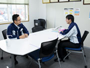 ひとつの現場・仕事をしっかりとやり切るためには、意見交換や確認業務がとても大切です。事前に予定されている会議だけではなく、状況に合わせた小ミーティングなどを随時行っています。