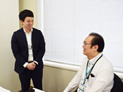 支店長の山本はキャリアデザインアドバイザーとして社員のキャリアアップもサポート。面談などを通じて今後のキャリアや目標を明確にします。目指す先が見えることで将来の不安をなくしていきます。
