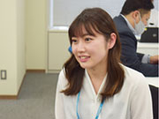 営業は担当エンジニアさんに日々の状況確認や会社の近況方向をしています。職場で困ったことや悩みがあれば私たちが仲介し、よりエンジニアの方が働きやすい環境を整える役割を担っています。(営業/柏)
