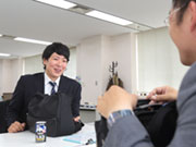 基本一人での営業活動になりますが、困ったことや分からないことがあれば上司や仲間に相談しやすい環境です。「今どんな感じ?」なんてちょっとした何気ない会話で勇気づけられたりもします。
