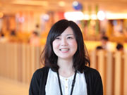 空港保安検査スタッフとして入社。現在は、採用のサポートに携わっている松井さん。「自分が入社時に関わったスタッフが頑張っている姿を見ると、とても嬉しくなります!」