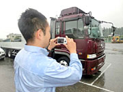 3)トラックなどの車両の写真を撮影。5分以内に査定結果受信