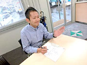 4)お客様に査定額を提示し交渉。契約成立した場合は必要書類に記入。