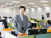同業界から転職した毛利さん。以前の職場では徹夜も当たり前。入社当時、「今日残業できます!」と言ったら「ウチでは徹夜は必要ないですよ」と笑われてしまいました。残業代も100%支給、働きやすさでも自慢できる職場です!