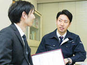 約2〜3カ月の講習を終えると、札幌オフィスの営業スタッフと一緒に配属先へ挨拶しにいきます。緊張すると思いますが、営業スタッフがしっかりサポートしますのでご安心下さい。