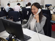 前職は専門商社の営業兼海外調達。当社は休日をしっかり取得でき、また、子育て中の社員にも理解のある職場です。
社内の風通しが良いので、仕事上の不満を溜めこむことなくオープンにできるところも気に入っています。