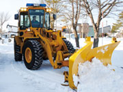 千歳市の依頼を受けて冬期間は除雪作業も行っています。配管作業からスタートしたスタッフも入社後に資格取得(会社負担)をし今では重機に乗って除雪作業が出来るまでに成長しています。スキルアップしたい方必見!