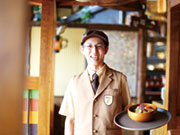 人見知りで、店舗を運営していく正社員という立場に不安のあった私も、会社全体のサポートのお陰で自信をもって仕事ができています。挑戦させてくれる。そして良い所を褒めてくれる優しさが私を変えました。