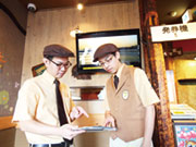 飲食店の経験がなくてもまったく問題なし!!充実の研修制度はもちろんですが、何より近くの先輩スタッフが親切にバックアップしてくれる環境があること。これが一番心強いです。