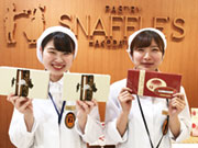 【届いた商品を沢山の方に!】空港には観光客など色んな人がきます。まずは試食してもらって美味しさを体感して頂くところからスタート!