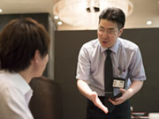 最初は中華ならではの専門用語がわからず苦労することもありましたが、覚えてくると面白いですよ。例えば、エビチリはガンソー、焼きそばはツォーメンと呼びます。