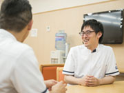 きたえるーむ月寒東
機能訓練指導員/松本正寛
●スポーツジムのインストラクターから理学療法士に転身。病院のリハビリスタッフとして勤務し、急性期の患者の術後リハビリなどを担当。今年6月に入社したばかり