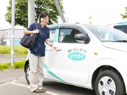 訪問看護師はこんな車で移動してます!
近所のお客様のもとへ、笑顔とともにいざ訪問!訪問の際は時間に余裕を持って行動しています。訪問看護はお客様と1対1で向き合えるやりがいのあるお仕事です。