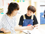 入居者様の事はしっかり共有して、気持ちに寄り添った介護をしています。スタッフ同士の連携も大事な所です。お互いにスタッフ同士も気遣いつつ安心の中で入居者様にあわせたの介護を行っております