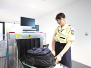 お客様からの「おはよう!」や、お荷物をお渡しする時の「ありがとう!」。この仕事のウレシイ瞬間の一つです。
ぜひ、空港で働く「あこがれ」をカタチにしてみませんか?