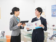 教育課での期間を経て店舗へ配属。店舗でも教育担当の先輩がつきます。不安なく育ってもらえるよう、教育課と店舗教育担当、双方で見守っています。
