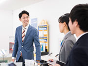 入社後、旭ヶ丘にて10日間座学での研修を行います。お客様の前に立つ前に基礎知識を学べるので、「いざという場面で助かった〜」という声も。