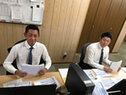 事務スタッフとして活躍する大学生のアルバイトさん!ん〜頼もしい!