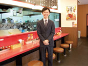 <将来像は人それぞれ>
店長として一店舗を極めるのもよし、マネージャー職となって複数店を担当するのもよし。
スキルややりたいことに合わせてスキルアップの道もしっかり用意してあります。