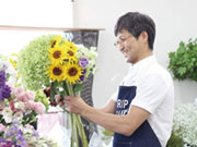 <店長より>
スタッフが働きやすいよう、シフトは休み希望をできる限り叶えて作っています。ご家庭の用事や病欠などはしょうがないことなので、臨機応変に助け合いながら働きましょう。