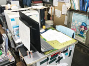 事務作業等はこちらの机で行います♪