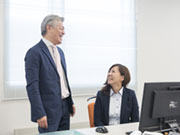 オープンでフラットなところが当社のいいところ。困ったことがあった時は先輩はもちろん、社長にも相談できる環境です。一人で悩みを抱え込む雰囲気ではないことは当社の自慢です。