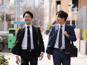 訪問自体は一人ですが、5人1組のチーム制なので、困ったときはすぐ先輩に相談できます。