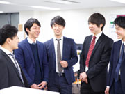 13時出社なので、午前中はゆっくりできます!さらに「お休みスライド制度」もあるから、プライベートの時間も大切にできます!