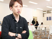 携帯ショップ店長から転職。自分の「色」を出しやすい今の仕事が気にいっています。初めて話すお客さんと話しているうちに、しだいに距離が縮まっていき、最後には仲良くなっていく感覚はこの仕事の醍醐味ですね。