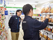 お店は人毎に夜勤・日勤と担当を決めているので、「今日は日勤で明日は夜勤」のように生活リズムが崩れる事が少なくて働きやすいですよ!休みも比較的取りやすく、社員が休んだ時用のヘルプ社員もいます!