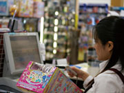 <ホビーオフ江別店 店長 菊地さん)>2013年4月入社しホビーオフ札幌あいの里店一般社員として配属。2014年10月に店長代理へ、2015年5月に店長へ昇格し現在に至る。