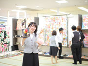 職場見学も受付可能です♪
気になる研修や収入面、職場の雰囲気等、求人広告だけでは伝わりきらないリアルな情報を担当者が直接お伝えします。