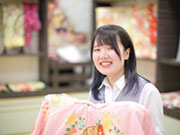 お客様とは成人式本番の何年も前からお付き合いが始まり、 当日を迎えた時には、思わず涙があふれるほどの感動を味わうことも少なくありません。