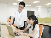 コーダーやデザイナーの中途募集は、実務経験がないと採用しない企業が多い傾向にあるなか、当社は職業訓練校などで基礎を学んだ方であれば、実務経験がなくても積極的に採用しています。