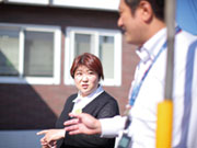 子どもの行事がある時はお休みをいただけますし、お昼休みを活用して参観日に出たいという要望にも快くOKをいただけました。
お子さんをお持ちの主婦さんも多数活躍している職場です!!子育て応援します!!