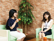 ランチの後は、ほっと一息コーヒータイム。お茶やコーヒーは、なんと無料で飲めます。ついついおしゃべりが盛り上がってしまいます。