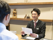 <佳松御苑/フロントスタッフ>
お客様を思いやる気持ちが一番大切。経験・スキルは後々ついてきますし、教育にも力を入れていきますので、未経験の方もご安心下さい。