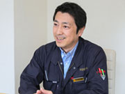 サービス部 課長 古屋