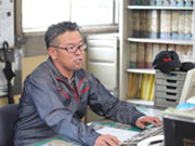 工場内の事務所で部品の発注をすることもしばしば。メーカーに問合せ、合った部品を取り寄せる。図面には細かく部品番号まで書いてあります。あれ?もう廃盤になってる!?なんてことも(笑)。