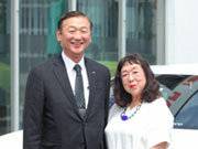 社長と奥様(経理担当取締役)。常にスタッフのことを第一に考えています。誠実な仕事はスタッフの手にかかっている事を誰よりも理解しています。従業員の家族も大切にしたいから年に1回家族参加型の社員旅行も開催。