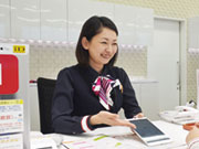 お客様の対応は、店内でのご案内や受付から!!