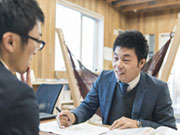 お客様は工務店様や大工さん。現場仕事で忙しい方も多いので営業は「かゆいところに手が届く」気遣いが大事。