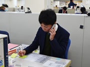 Q.医療の知識が無くても大丈夫ですか?
はい、大丈夫です!!
前職は医療と全く関わりのない仕事でした。
まだまだ、覚えることは沢山ありますが、先輩方が丁寧に教えてくれるので本当に助かっています!!