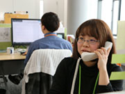 コーダーとして入社3年になります。昨年「ディレクターをやってみないか?」とセンター長に打診されたときは戸惑いましたが、コーディング業務だけに関わるよりも、仕事の幅が広がると思い、挑戦することにしました!