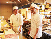 <1日の流れ例>
9:00〜仕込み→10:30昼食→11:00開店→休憩15:30〜17:30→ごはん18:00→22時閉店→閉店作業22〜22:30→帰宅。休憩時間は外出もOK。ごはんは休憩とは別に時間を設けているのでゆっくり休めます!