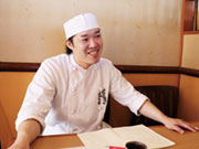 宮の沢店店長兼SVの坂本さん。前職はチェーン店のおそば屋さん。