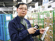 この機械でバーコードを読むだけで
荷物の情報がしっかり把握出来ます!
体力や適性にあわせて働いてもらっているので
体力に自信がないかたでも全然大丈夫です