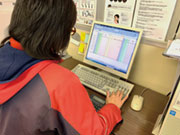配達が終わって事務所に戻ったら、伝票整理とパソコンにその日の集計を簡単に入力します(PCスキルも特別必要ありません)入金作業は事務スタッフが担当なので、帰ってきた後の事務作業が大変...ということはありません。